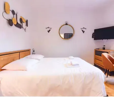 아파트 Hotel Le Grillon *