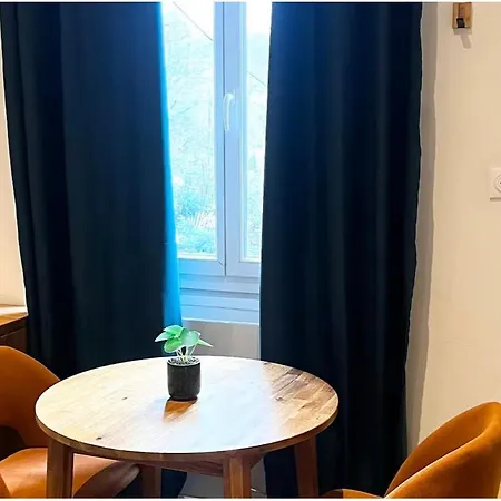 아파트 Hotel Le Grillon